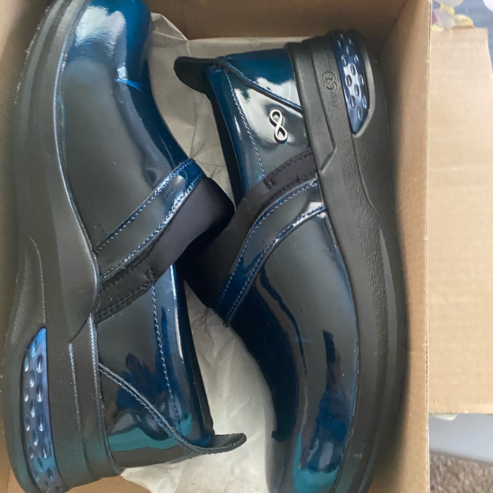 Infinity Cherokee nursing shoes